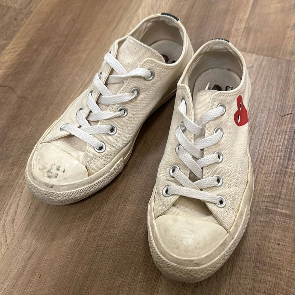 Comme des Garçons PLAY White Canvas Low-Top Sneakers with Red Heart Logo